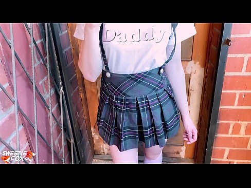 ❤️ Schoolgirl Mengisap penisnya dalam-dalam dan meniduri alih-alih kelas. ️ Porno pada kami
